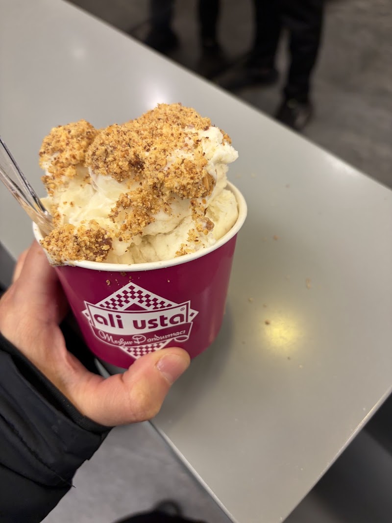 Meşhur Dondurmacı Ali Usta - Meşhur Dondurmacı Ali Usta, Caferağa, Moda Cd., 34710 Kadıköy/İstanbul, Türkiye