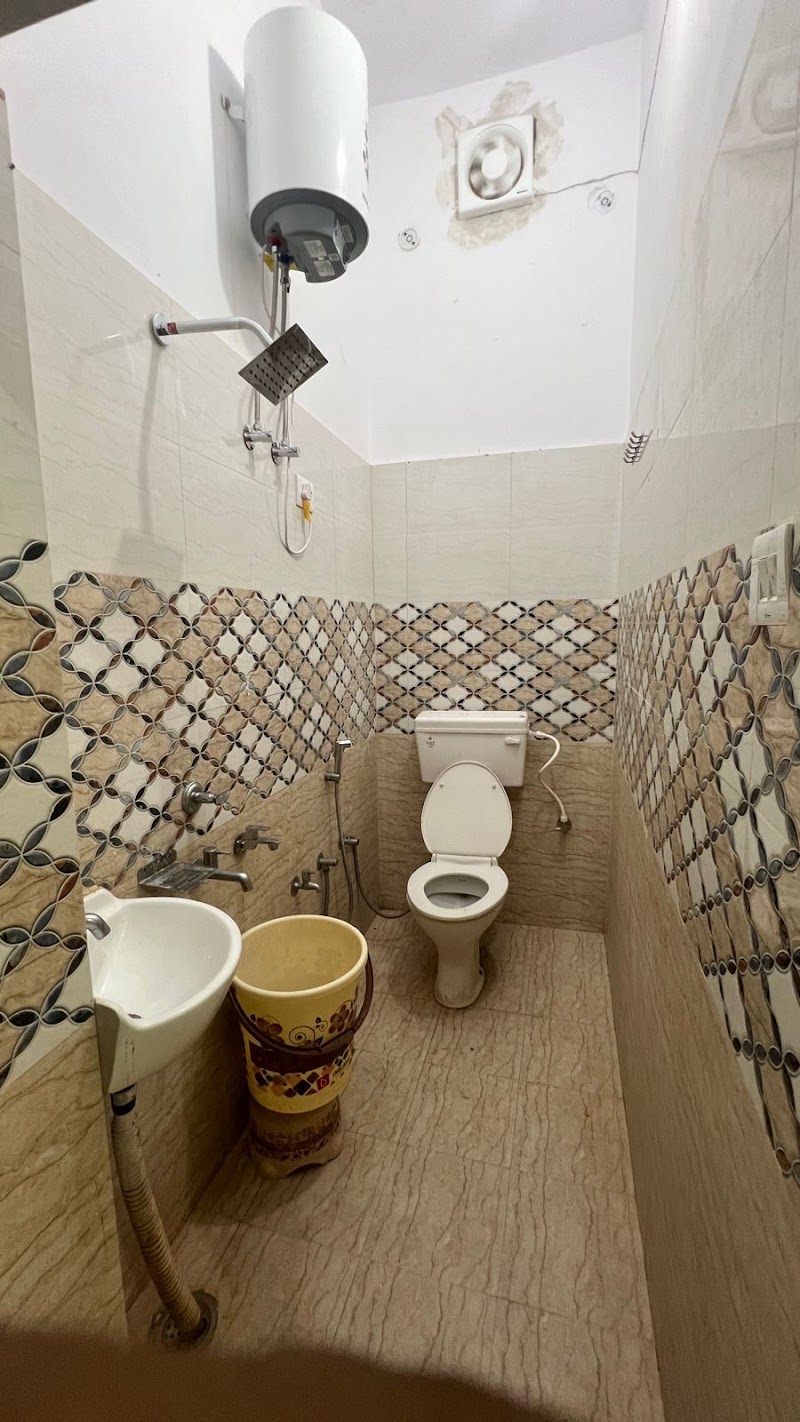 HOTEL VIJAY PALACE - HOTEL VIJAY PALACE, 21/4/2A, Sapt Sagar Colony, Tulsi Nagar, Ayodhya, Uttar Pradesh 224123, India