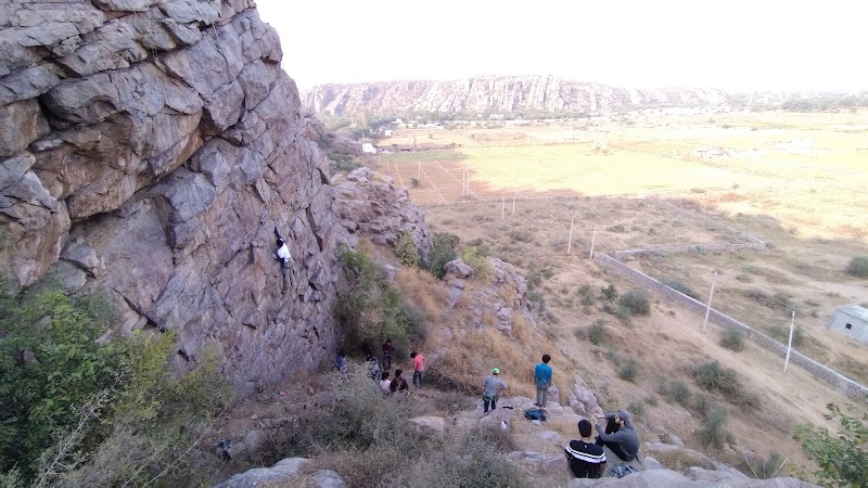 Dhauj Rock Climbing