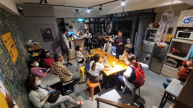 Jiufen Night Tour - Jiufen Night Tour 224, Taiwan, New Taipei City, Ruifang District, Yongqing Village, Jishan St, 26號樓梯下「九窩膠囊旅店」