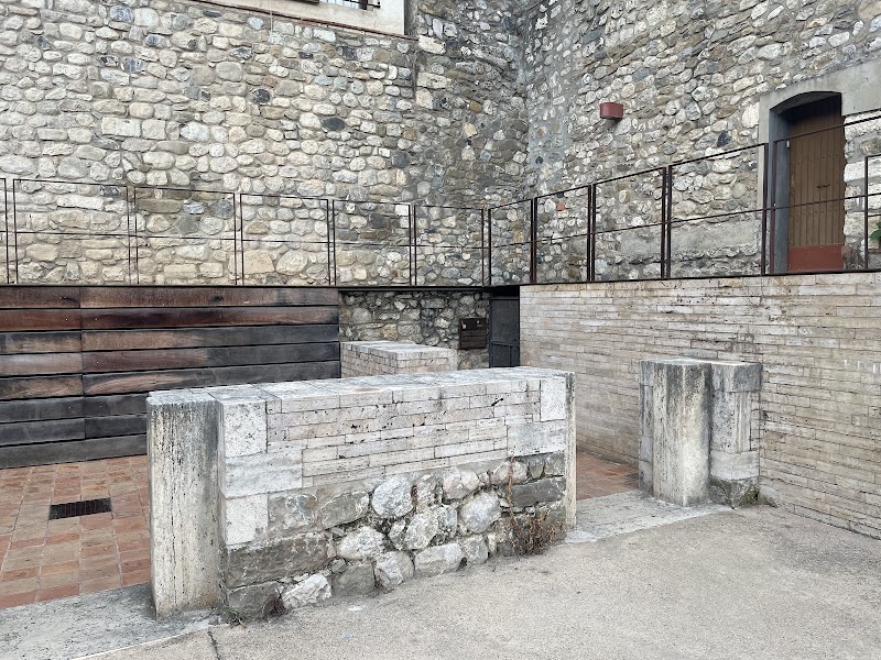 Sinagoga y baños judíos de Besalú - Sinagoga y baños judíos de Besalú Baixada de la Mikweh, 17850 Besalú, Girona, Spain
