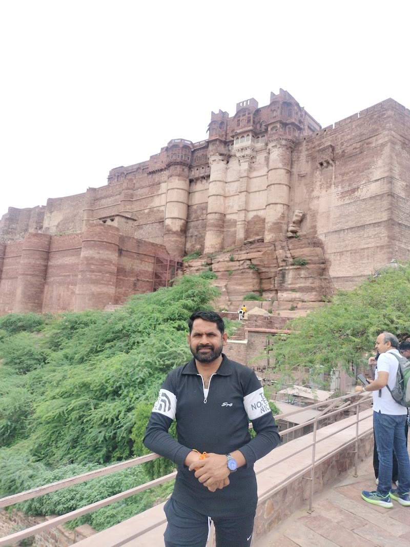 Mehrangarh Fort parking - Mehrangarh Fort parking 822C+X5Q, Fateh Pol Rd, Sodagaran Mohalla, Jodhpur, Rajasthan 342001, India