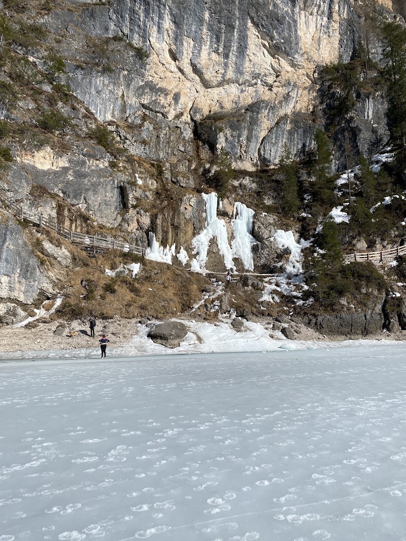 Cascata ghiacciata di Braies - Cascata ghiacciata di Braies, St.Veit, 39030 Braies BZ, Italy