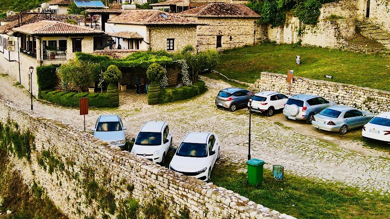 KRIS Guest House - KRIS Guest House, Rrugica Panajot Haxhimihali 5001, Berat, Albania