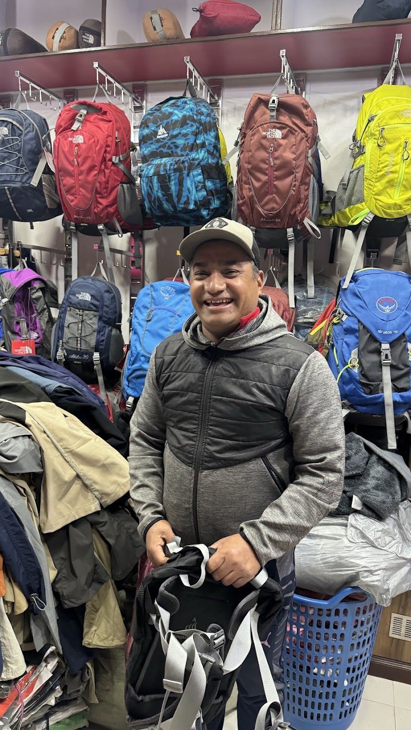 Fewa Trekking Shop - Fewa Trekking Shop 6X74+5RM, Lakeside Rd, Pokhara 33700, Nepal