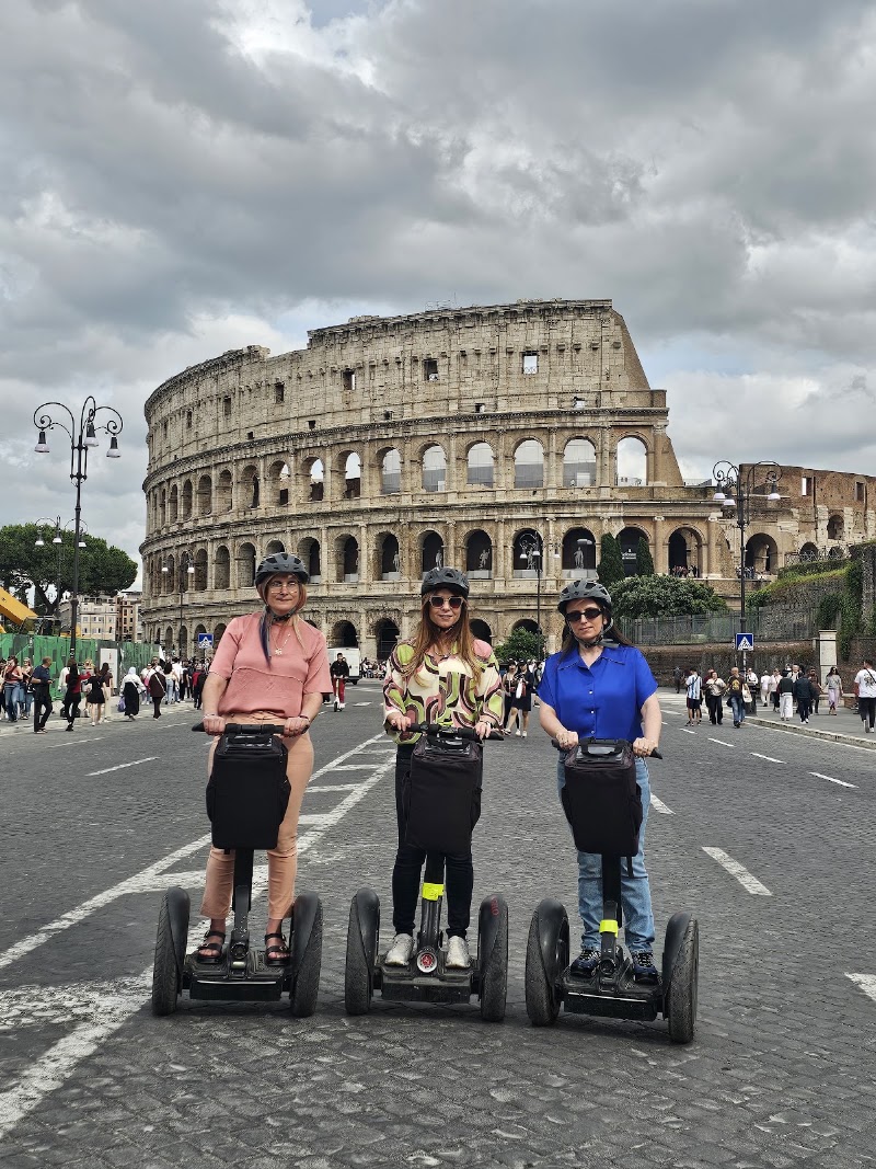 Rolling Rome Golf-Cart & Eco Tours - Rolling Rome Golf-Cart & Eco Tours, Piazza del Gesù, 47, 00186 Roma RM, Italy