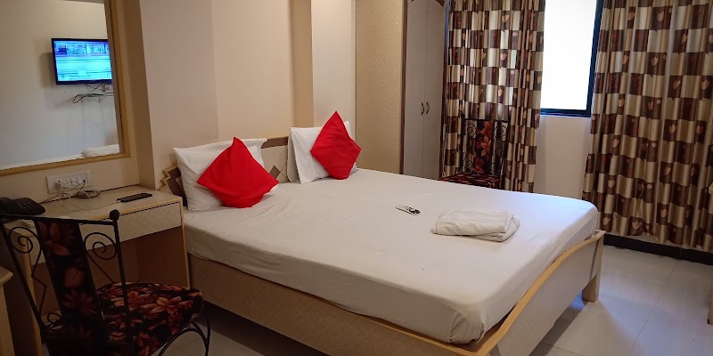 HOTEL WOODLAND - HOTEL WOODLAND 1st Floor, opposite Topiwala centre, Kakaji Nagar, Jawahar Nagar, Goregaon West, Mumbai, Maharashtra 400104, India