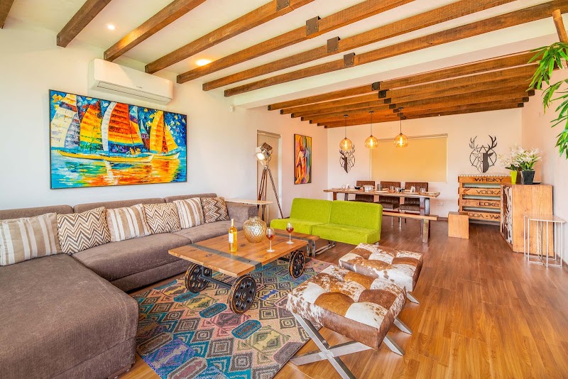 StayVista at Oberoi's Chalet in Bhimtal | 3 BHK Premium Villa - StayVista at Oberoi's Chalet in Bhimtal | 3 BHK Premium Villa June Estate, Thandi Sadak, Suriyagaon Rd, Bhimtal, Bhowali Range, Uttarakhand 263136, India