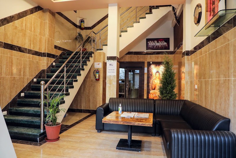 HOTEL RATNAM PALACE - HOTEL RATNAM PALACE POLICE CHOWKI LANE, near PARAGON MOBILE, Udaipole, Jawahar Nagar, Ganga Gali, Udaipur, Rajasthan 313001, India