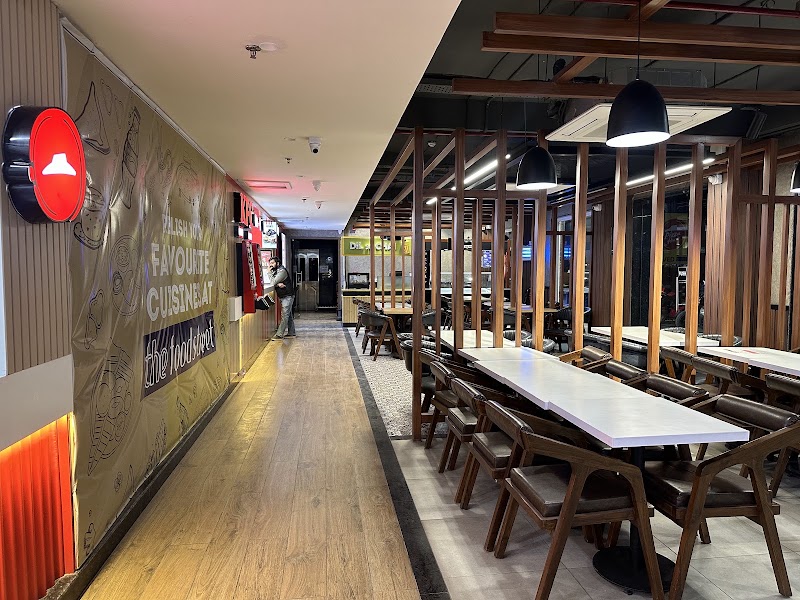 KFC - KFC Food Court Bhuntar, near BP Petrol Pump, Aut, Nagwain, Himachal Pradesh 175121, India