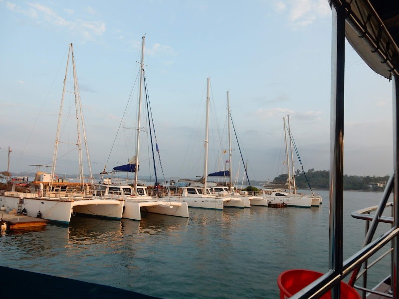 Mirissa Fisheries Harbour - Mirissa Fisheries Harbour 81740 Harbour Road, Weligama 81740, Sri Lanka