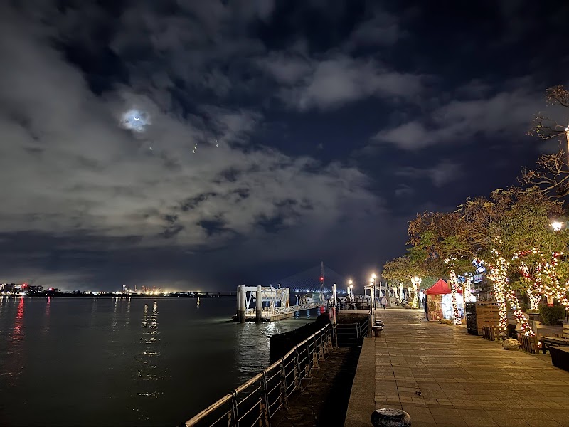 Tamsui Wharf - Tamsui Wharf, No. 6, Lane 11, Zhongzheng Rd, Min'an Village, Tamsui District, New Taipei City, Taiwan 251