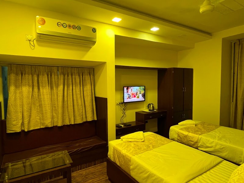Townhouse by OYO Refresh - Townhouse by OYO Refresh, 24 Lee Road, Near, Sambhunath Pandit Hospital Ln, beside Fashion Factory, Gaza Park, Sreepally, Bhowanipore, Kolkata, West Bengal 700020, India