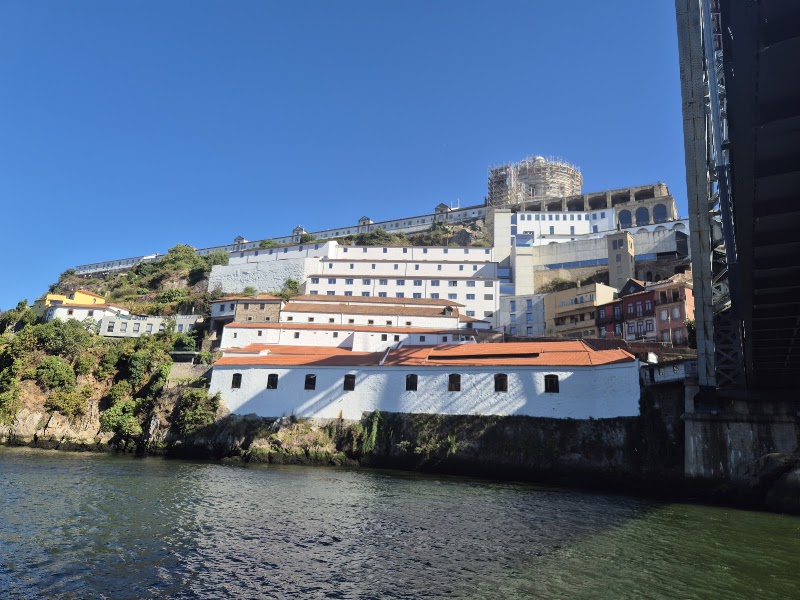 DOURO CAPTAIN - DOURO CAPTAIN, R. da Praia 430, 4400-554 Vila Nova de Gaia, Portugal
