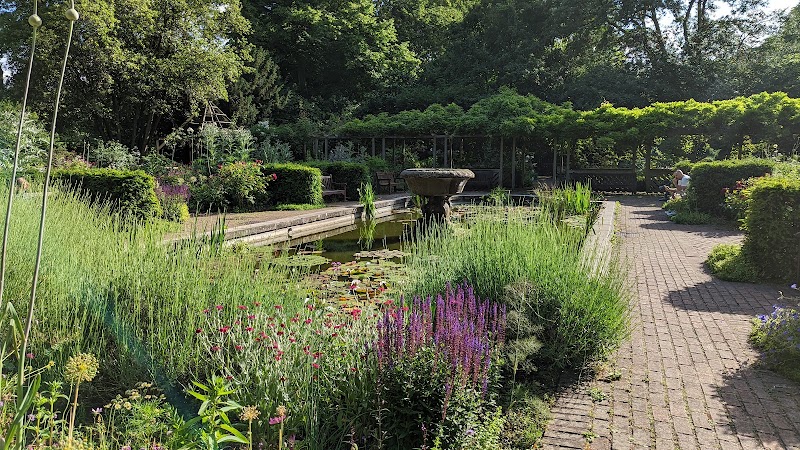 Old English Garden - Old English Garden, London SW11 4NJ, UK