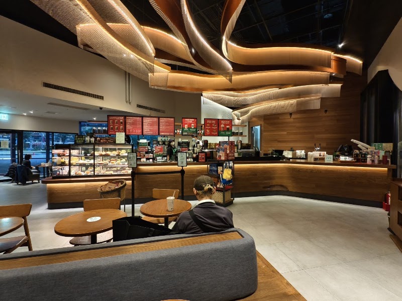 Starbucks Taipei World Trade Center Building 1 Shop - Starbucks Taipei World Trade Center Building 1 Shop No. 5號, Section 5, Xinyi Rd, Xicun Village, Xinyi District, Taipei City, Taiwan 110