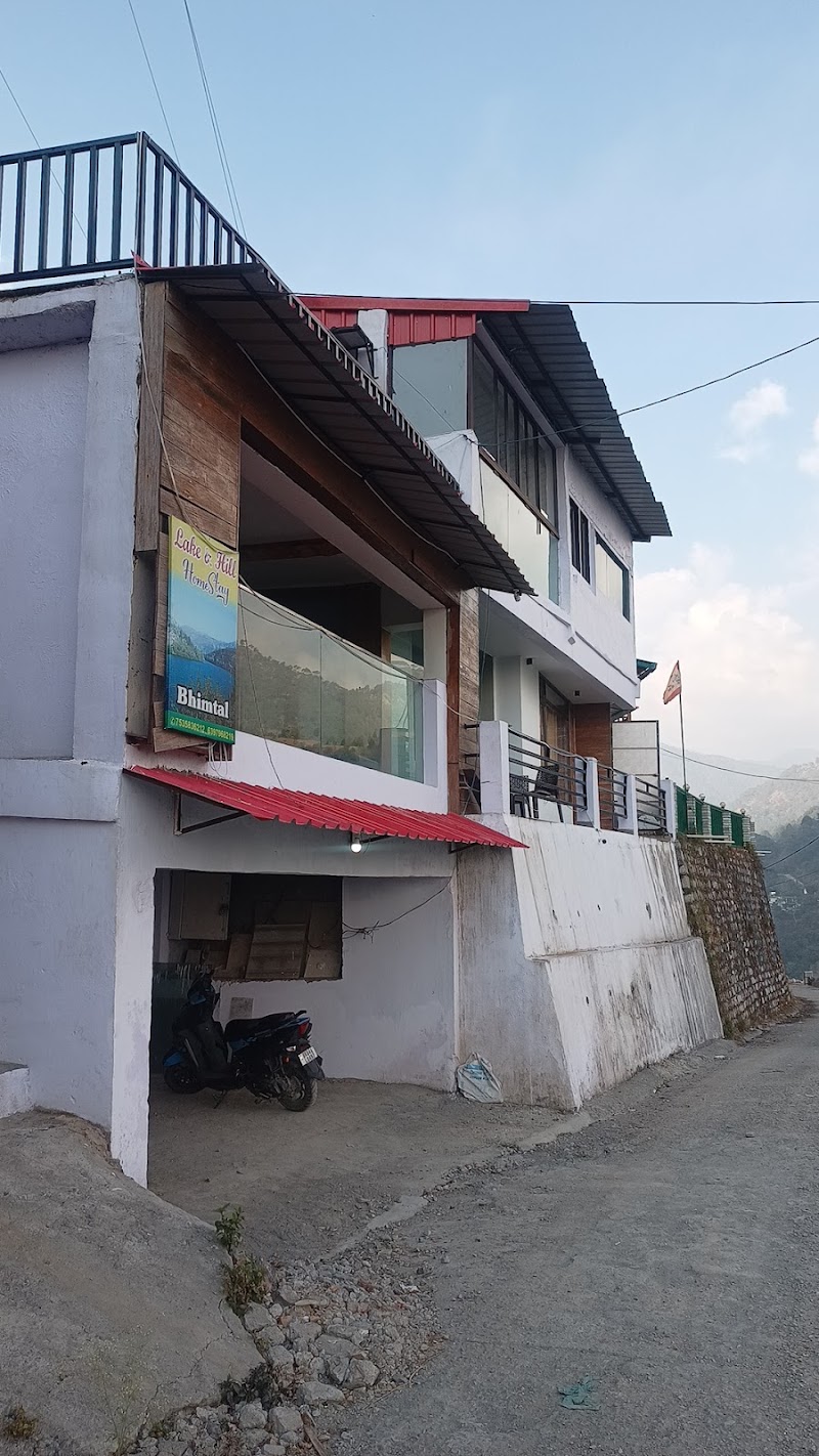 Lake and Hill Homestay / Full Lake view