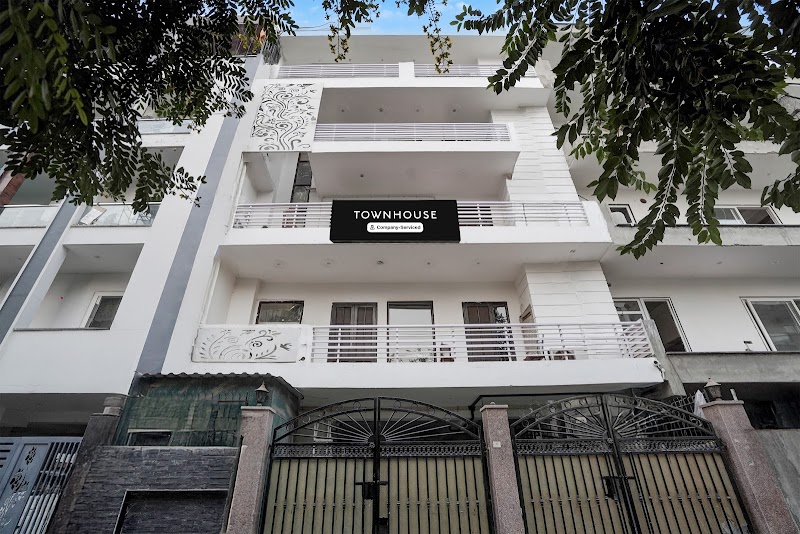 Super Townhouse by OYO Sector 46 Huda Market - Super Townhouse by OYO Sector 46 Huda Market, Plot No. 2529, Phase 2, Urban Estate, Sector 46, Gurugram, Haryana 122001, India