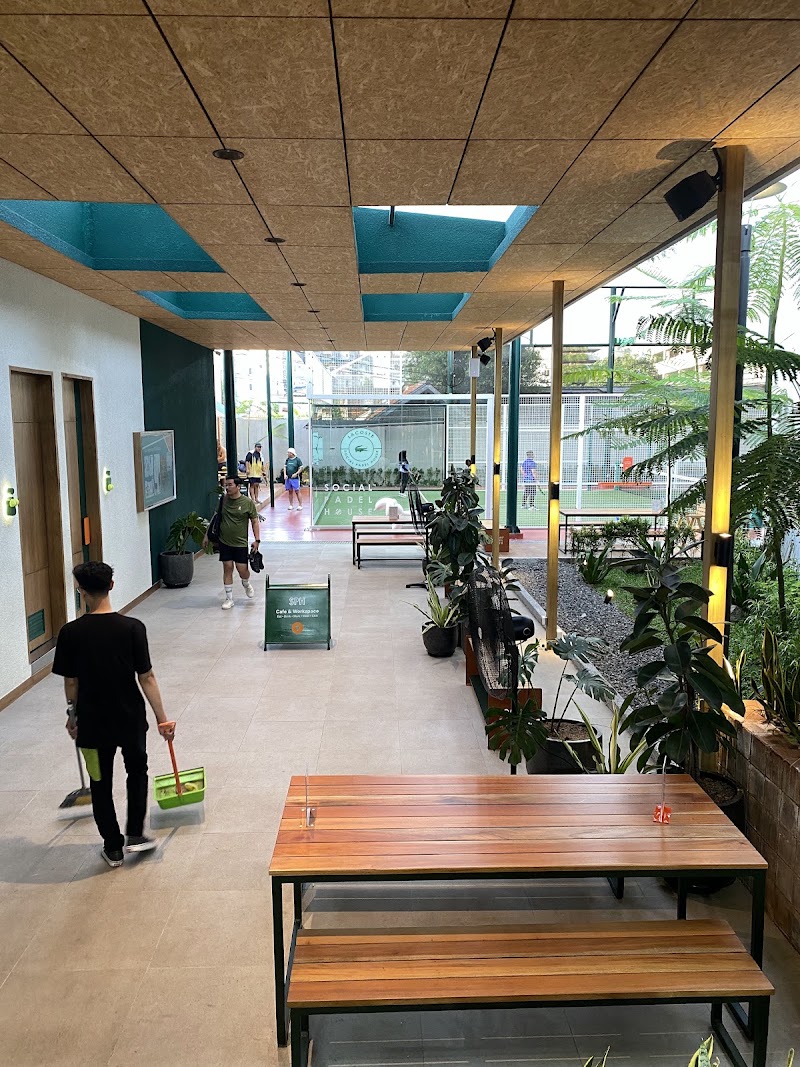 Social Padel House Menteng - Social Padel House Menteng Abang, Jl. K.H. Wahid Hasyim No.148-150, RT.2/RW.10, Kp. Bali, Kecamatan Tanah, Kota Jakarta Pusat, Daerah Khusus Ibukota Jakarta 10250, Indonesia
