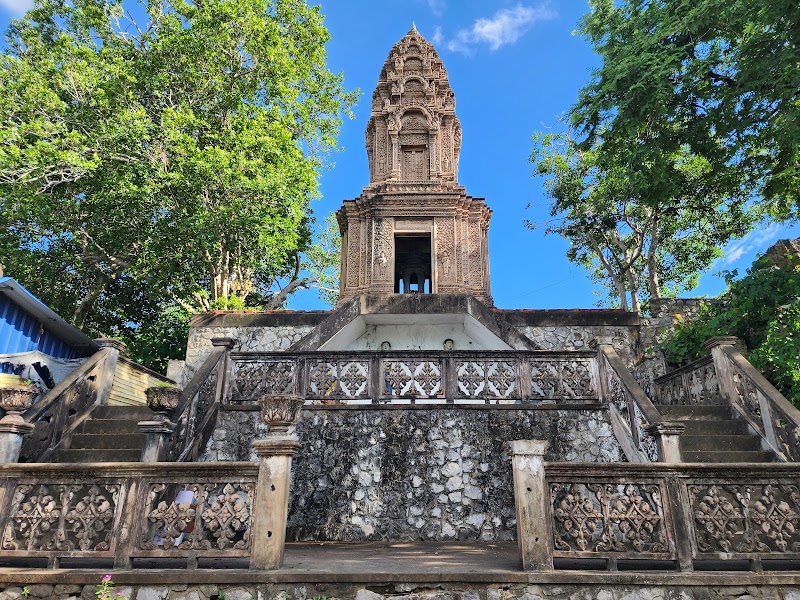 Phnom Sampow Pagoda - Phnom Sampow Pagoda, ផ្លូវ សំពៅ-បាណន់, ផ្លូវជាតិលេខ៥៧, Krong Battambang, Cambodia