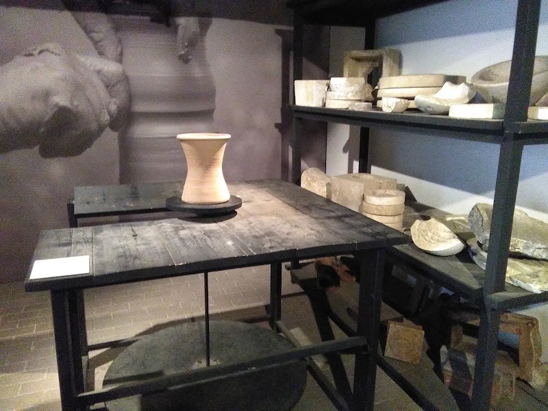 CERAMICA TRIANA - CERAMICA TRIANA C. Callao, 14, 41010 Sevilla, Spain