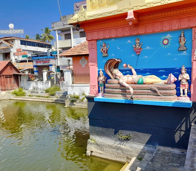 Padmatheertha Pond - Padmatheertha Pond TC 37/946, S Street Rd, Fort, East Fort, Pazhavangadi, Thiruvananthapuram, Kerala 695023, India