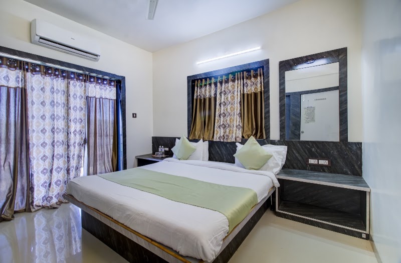 StrawBella Inn Villa | A Villa in Mahabaleshwar with Infinity Swimming pool.7 BHK - StrawBella Inn Villa | A Villa in Mahabaleshwar with Infinity Swimming pool.7 BHK, Bhose - Mahabaleshwar Rd, Dhangarwadi, Maharashtra 412806, India