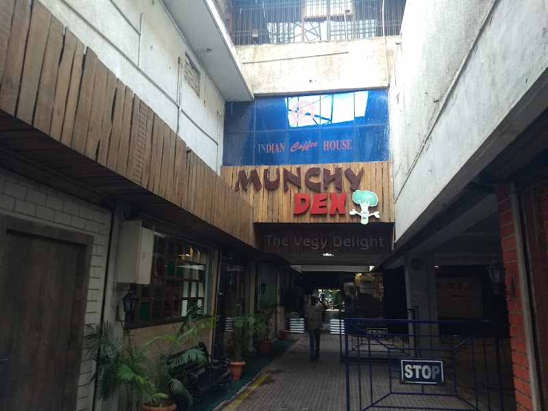 Munchy Den the Vegy Delight - Munchy Den the Vegy Delight, Den ice & bake, Amrit Sandesh Complex, Great Eastern Rd, Moudhapara, Raipur, Chhattisgarh 492001, India