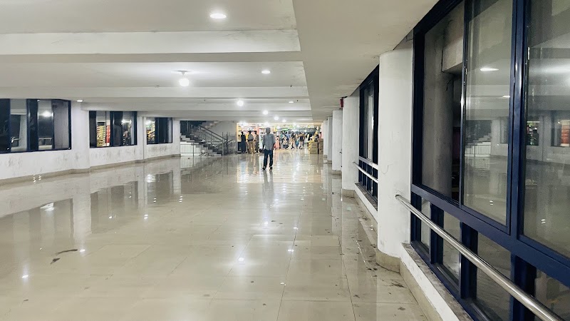 KSRTC Bus Terminal - Kozhikode - KSRTC Bus Terminal - Kozhikode, 7Q5J+JXJ, Mavoor Road Junction, Opposite National Hospital, Tazhekkod, Kozhikode, Keralam 673001, India
