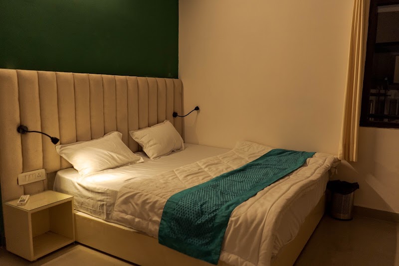 Spontrail Hostel & Cafe - Spontrail Hostel & Cafe, Balaknath Rd, above Sbi Bank, Tapovan, Rishikesh, Jonk, Uttarakhand 249192, India