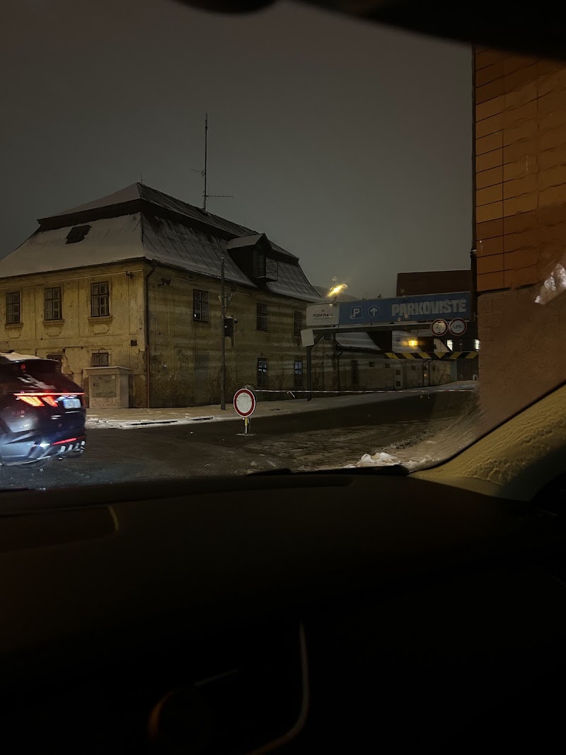 Parkovací dům OC Plaza - Parkovací dům OC Plaza Pobřežní 17, 301 00 Plzeň 3, Czechia