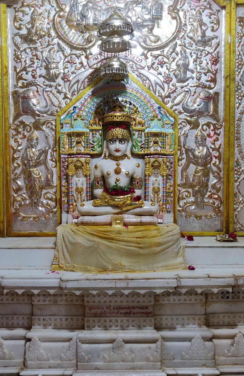 Shantinath Jain Derasar - Shantinath Jain Derasar Parshuram Building, Thakurdwar Rd, Charni Road East, Khandiwadi, Ambewadi, Girgaon, Mumbai, Maharashtra 400002, India