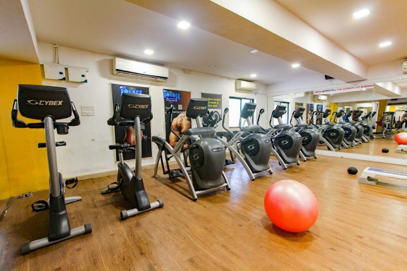 Urbounce Gym, Fergusson College Road Branch - Urbounce Gym, Fergusson College Road Branch, 925, B4, Deendayal Hospital Lane Tukaram Paduka, Chowk, Ferguson College Rd, Shivajinagar, Pune, Maharashtra 411004, India