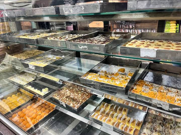 Piplani Sweets Goushala Bargarh - Piplani Sweets Goushala Bargarh Old Asian Hwy 46, Bargarh, Odisha 768028, India