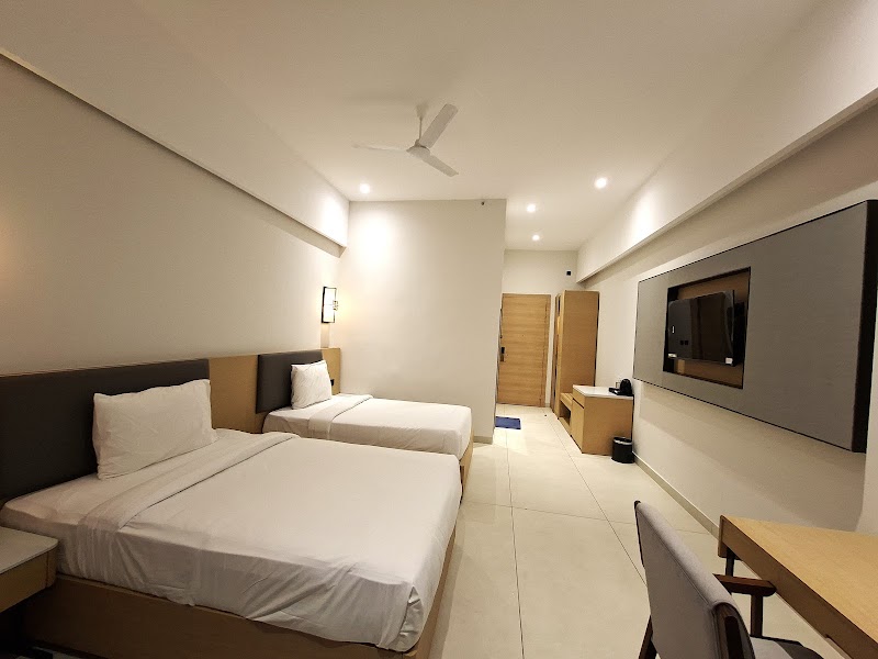 Hotel The Grand Emerald - Hotel The Grand Emerald, in front of The Jain International School, Sakri, Bilaspur, Chhattisgarh 495001, India