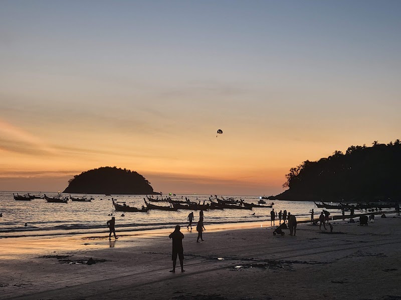 Kata Beach - Kata Beach, R79X+W6J, Soi Pakbang Kata Beach, Tambon Karon, Amphoe Mueang Phuket, Chang Wat Phuket 83100, Thailand