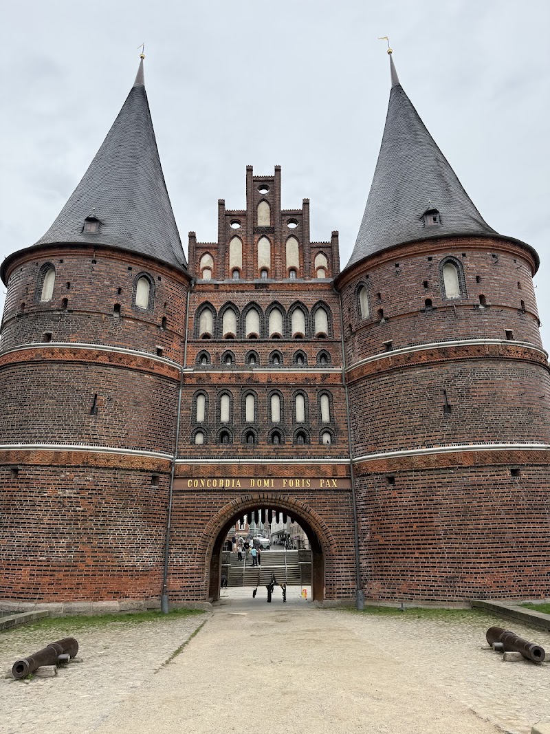 Tourist-Information Lübeck - Tourist-Information Lübeck, Holstentorplatz 1, 23552 Lübeck-Lübecker Altstadt, Germany