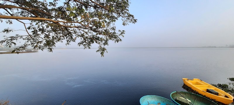 Hoskote Lake - Hoskote Lake, Gangamma devi temple, Hoskote, Amanidoddakere, Karnataka 562114, India