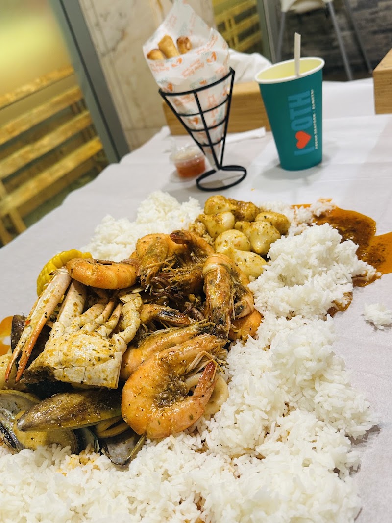 Off the Hook Seafood Restaurant - Tourist Club Area Branch - Off the Hook Seafood Restaurant - Tourist Club Area Branch, 6 شارع مِشْلاب - Al Zahiyah - E16 01 - Abu Dhabi - United Arab Emirates