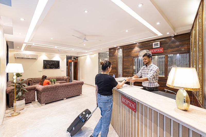 Hotel Emblem Suites By Denver - Hotel Emblem Suites By Denver Plot No.219-A, Mahipalpur NH, 8 KH 423, Road No. 6, Block RZ, Mahipalpur Village, Mahipalpur, New Delhi, Delhi 110037, India