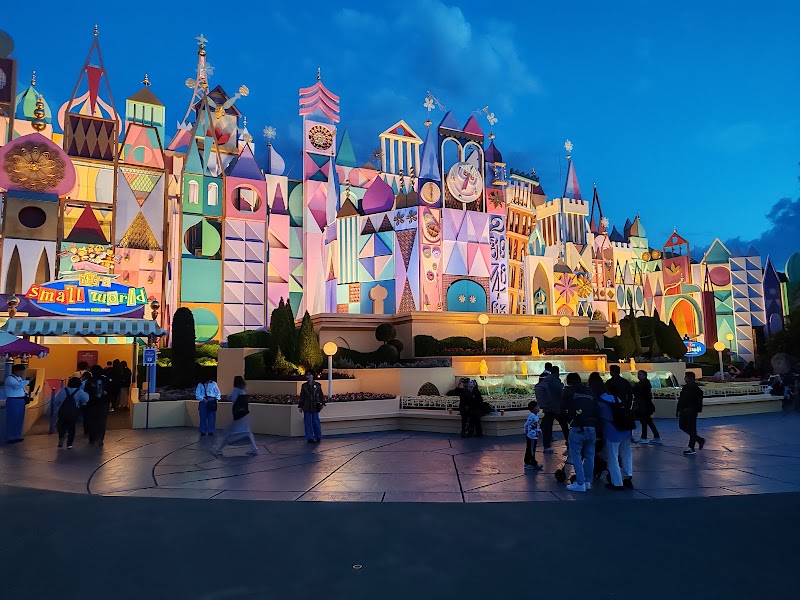Tokyo Disneyland - Tokyo Disneyland 1-1 Maihama, Urayasu, Chiba 279-0031, Japan