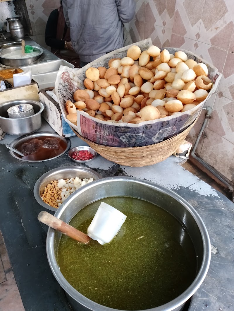 Babu Ram Gol Gappe Wale - Babu Ram Gol Gappe Wale 2983, Sitaram Bazar Rd, Bazar Sirkiwalan, Hauz Qazi, Chandni Chowk, New Delhi, Delhi, 110006, India