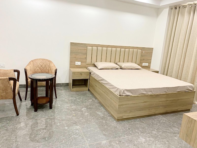 Blossom Stayz - DLF Phase 1 - Blossom Stayz - DLF Phase 1 Galli Number 36, Block H, DLF Phase 1, Sector 26, Gurugram, Haryana 122002, India