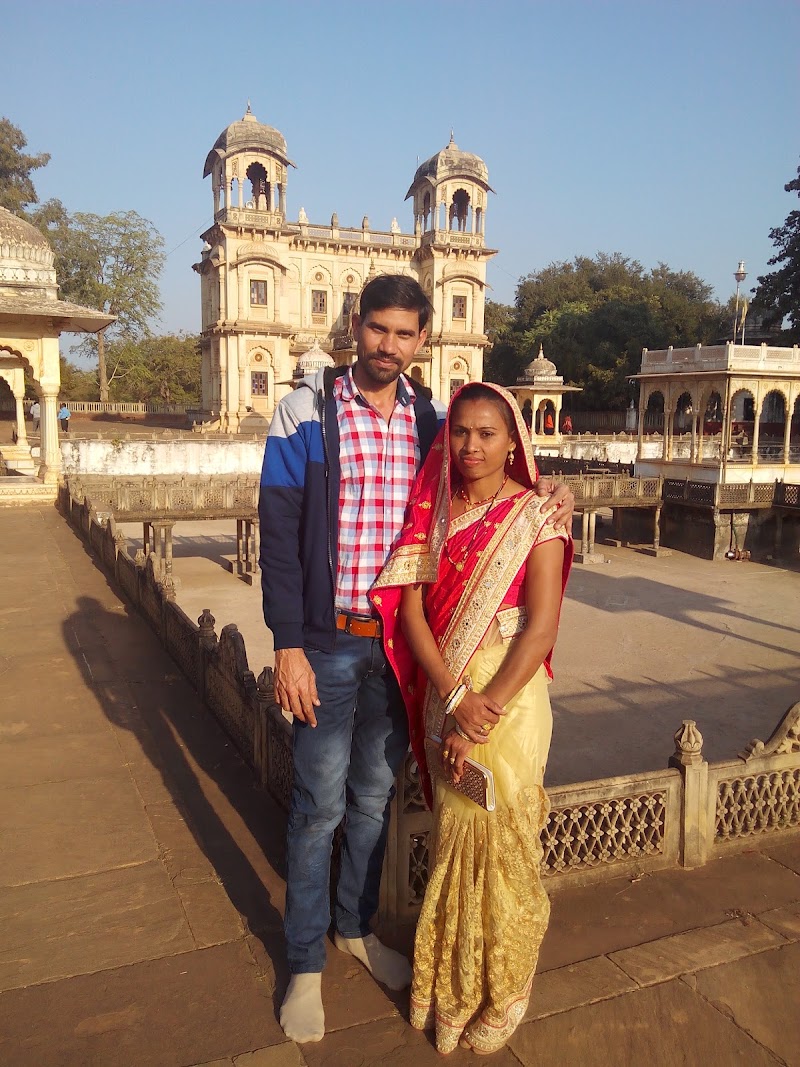 Do Batti Choraha - Do Batti Choraha, CMC9+HX4, Jawahar Colony, Shivpuri, Madhya Pradesh 473638, India