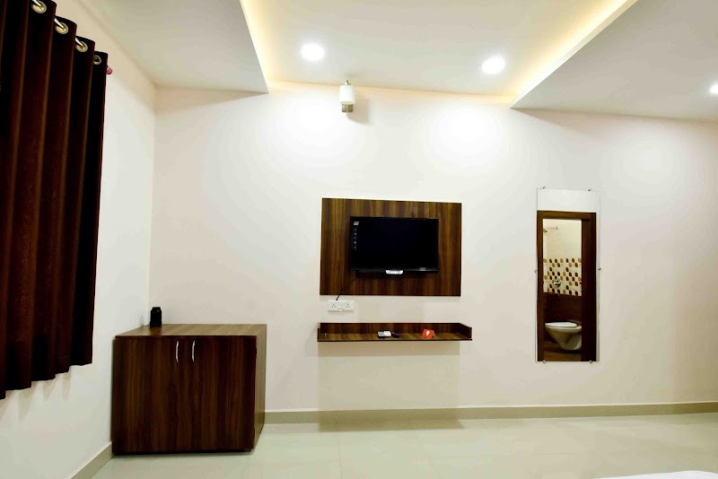 Hotel Hori Palace - Hotel Hori Palace 33, Harsiddh Road ,Near Mahakaleshwar Temple, Harsiddhi Gate, Ujjain, Madhya Pradesh 456006, India