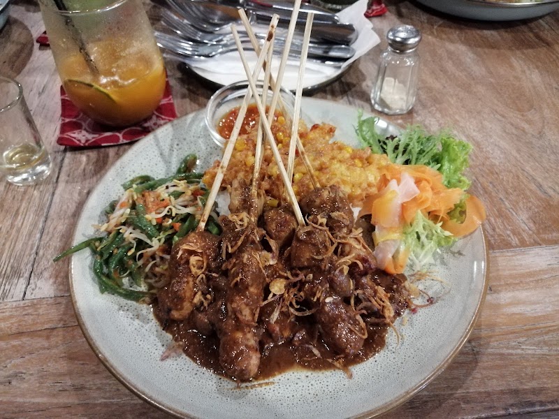 Oops Restaurant and Bar - Oops Restaurant and Bar, F7V7+3FM, Jl. Raya, Ubud, Kecamatan Ubud, Kabupaten Gianyar, Bali 80571, Indonesia
