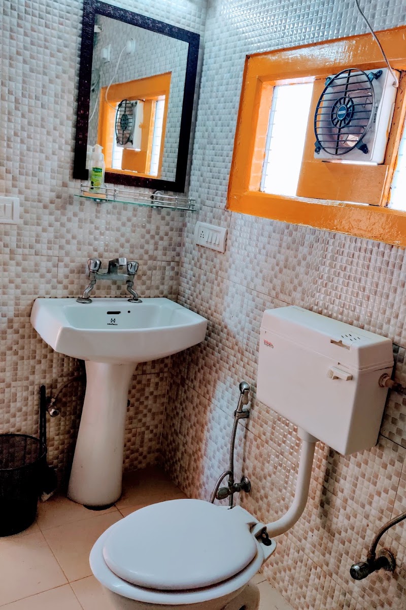 Sun 2BHK Apartment by Wabi Sabi Stays - Sun 2BHK Apartment by Wabi Sabi Stays 1st Floor (Dr. Madhusudan Garg), 3, Adhere estate, Mall Rd, near Kalsang Restaurant, The Mall Road, Mussoorie, Uttarakhand 248179, India
