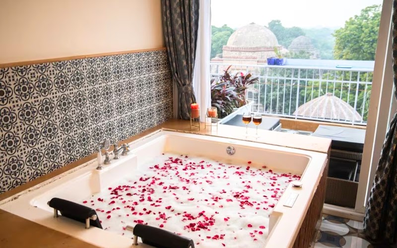 Luxury Vibes Stay - Luxury Vibes Stay 51 A, Hauz Khas Fort Rd, Hauz Khas Village, Deer Park, Hauz Khas, New Delhi, Delhi 110016, India