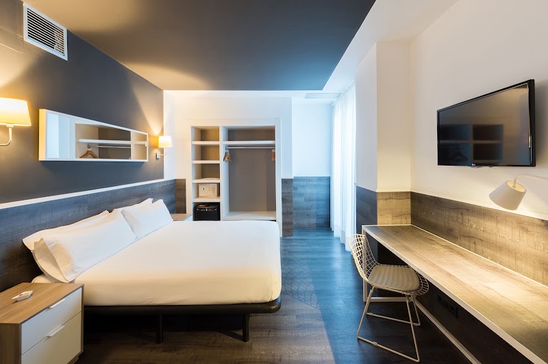 Hotel Paral·lel - Hotel Paral·lel Carrer del Poeta Cabanyes, 5 -7, Sants-Montjuïc, 08004 Barcelona, Spain