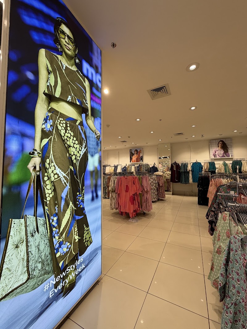 Max - Max 1st Floor LakeShore Mall Thane West Eastern Express Highway, Service Rd, Laxmi Nagar, Thane West, Thane, Maharashtra 400601, India